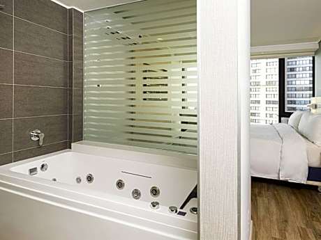 Exclusive King Suite with Sea View - Top  Floor