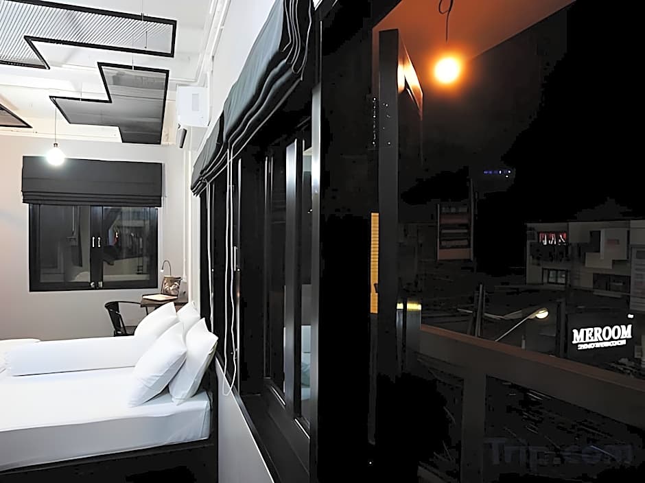 Me Room Hotel