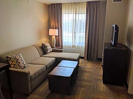1 Qn 1 Bdrm Suite Comm Access Roll Shwr