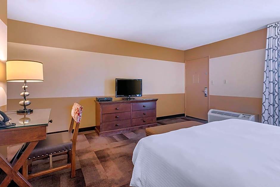 Carlton Oaks Lodge, an Ascend Collection Hotel