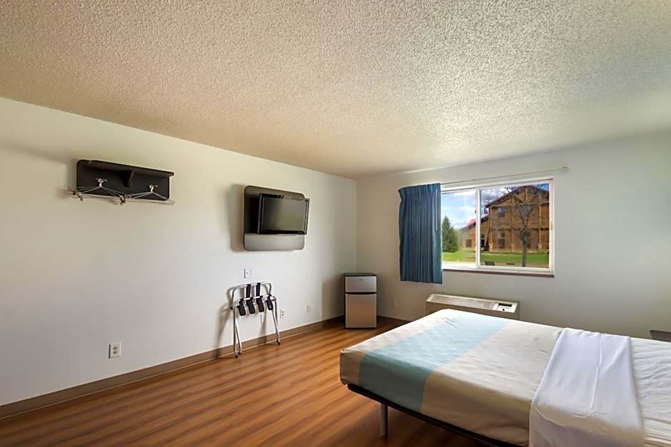 Motel 6-Rothschild, WI