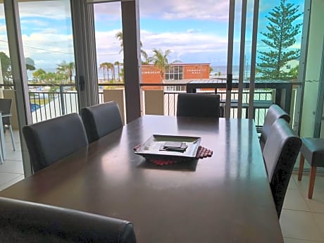 Deluxe Three-Bedroom Apartment with Ocean View