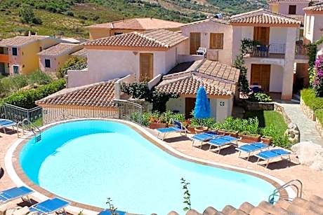 Residence con piscina a Tanaunella a 1500 m dal mare