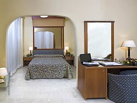 Family Room (5 Adults)