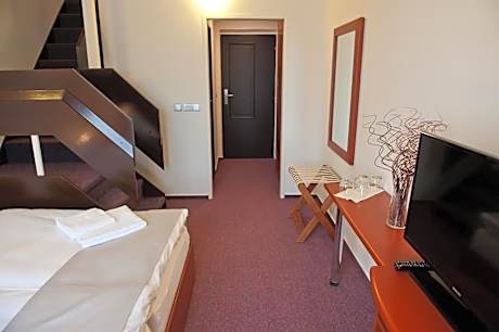 Two-Bedroom Apartment (4 Adults)