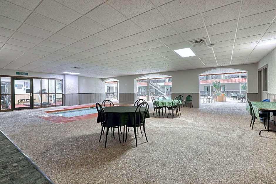 Quality Inn & Suites Downtown