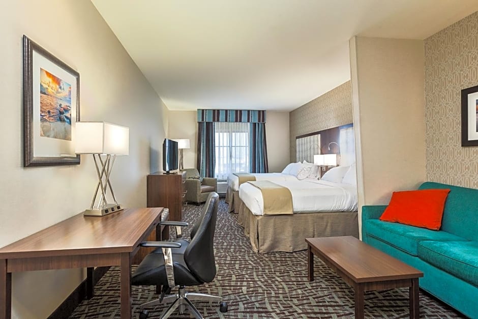 Holiday Inn Express & Suites Eureka, an IHG Hotel