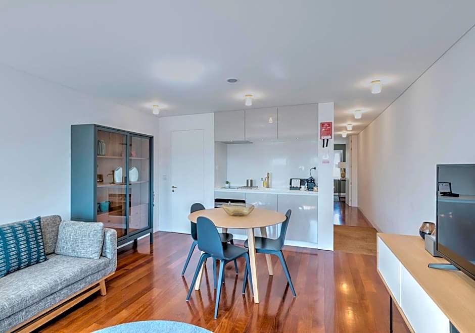 Oporto Street das Aldas - River View