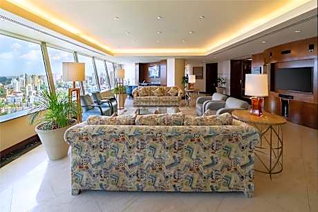 Presidential Suite Panoramic View 1 King Bed