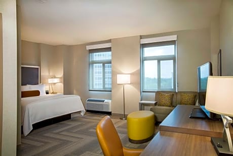 1 King Bed, Nonsmoking, Upgrade