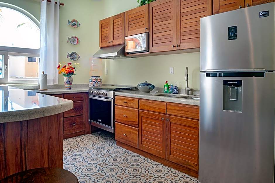 Casa Sonoma - Charming Condos Minutes from Beach & Reef