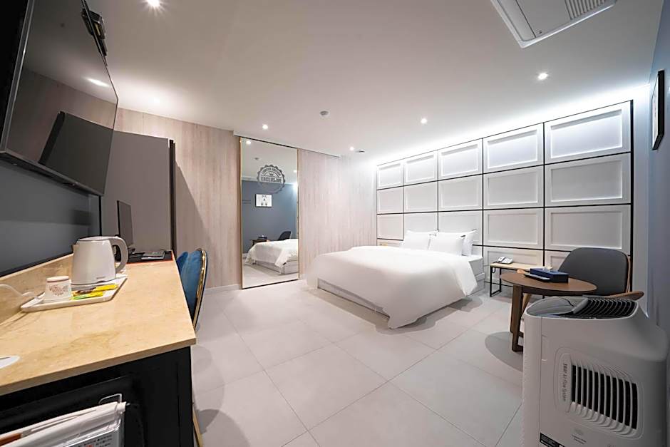 Hotel Millennium