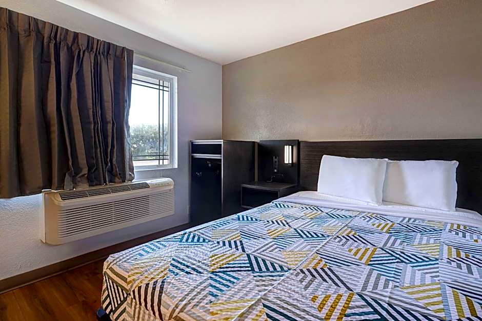 Motel 6-Buttonwillow, CA Central