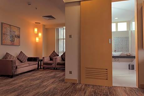 Club Floor King Suite