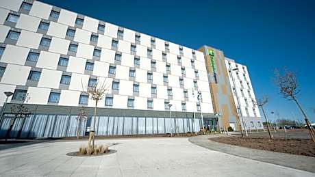 Holiday Inn Express Aberdeen Airport By IHG