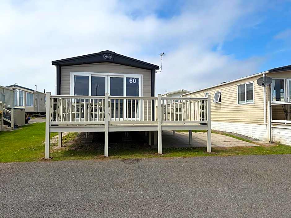 Caravan by the sea Trecco Bay