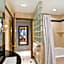 The Cincinnatian Hotel, Curio Collection by Hilton