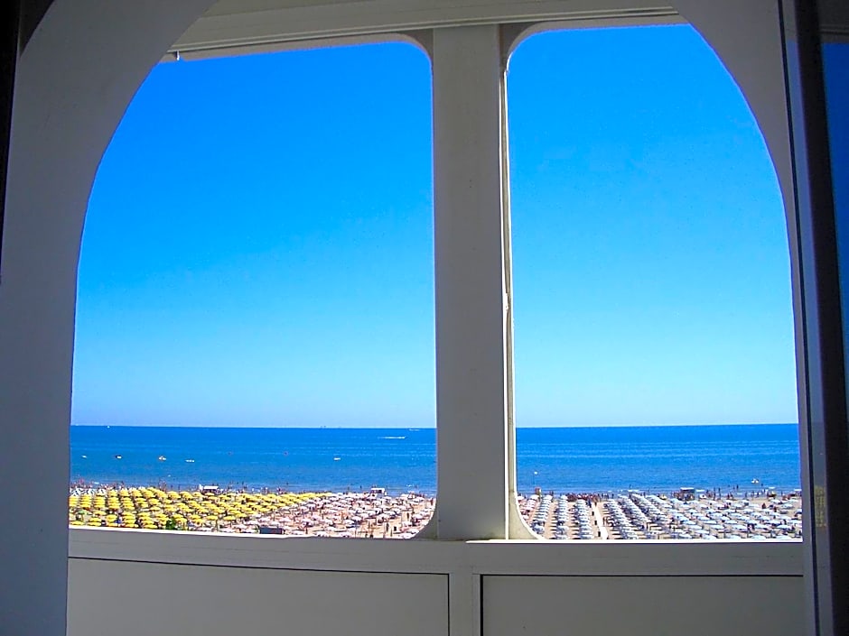 MoMo Seaview Hotel