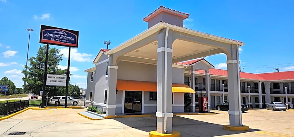 Howard Johnson by Wyndham Houston Heights/Downtown