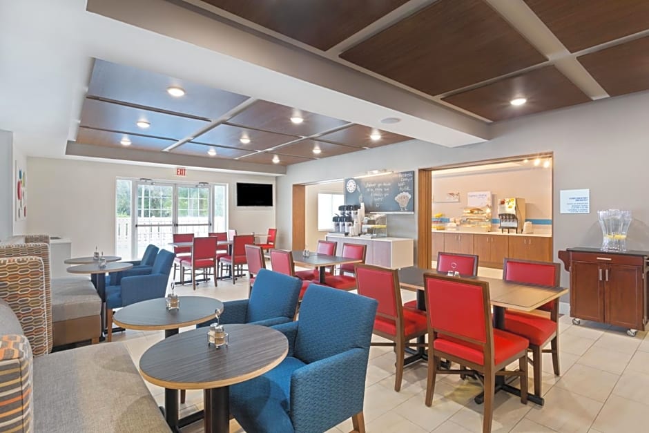 Holiday Inn Express & Suites Tavares By IHG
