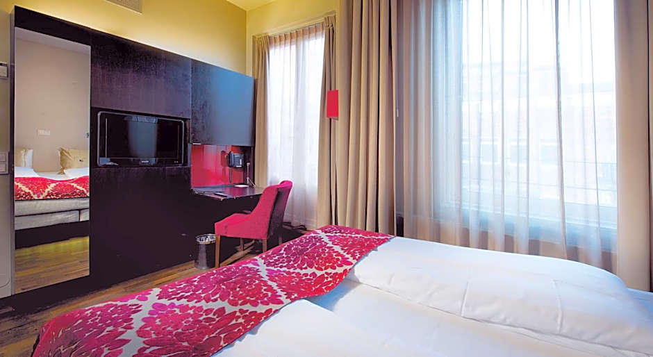 Home Hotel Folketeateret