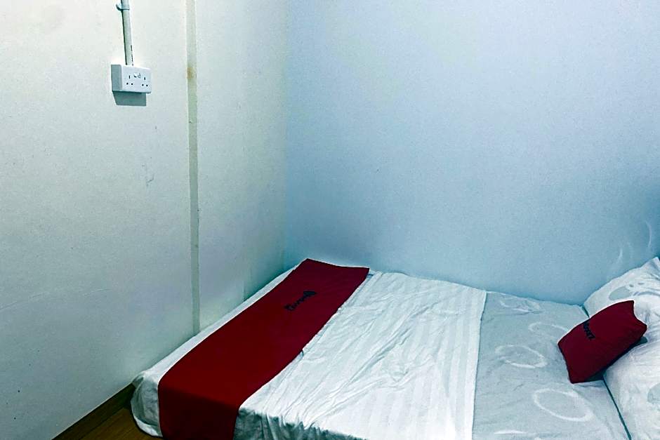 RedDoorz near BCS Mall @ Penuin