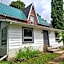 Cozy Farmhouse 10 Minutes From The Beach!