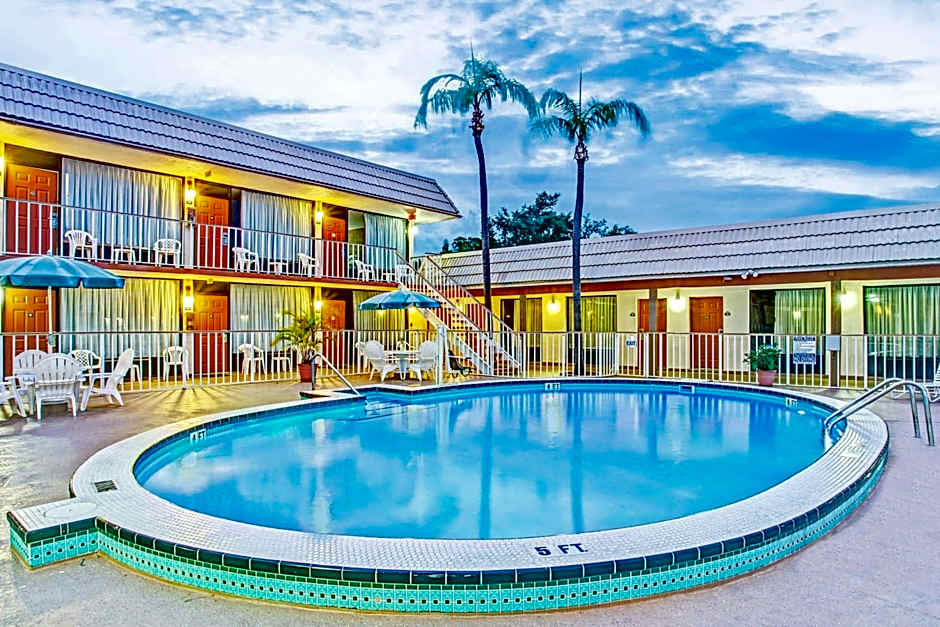 Days Inn by Wyndham St. Petersburg Central