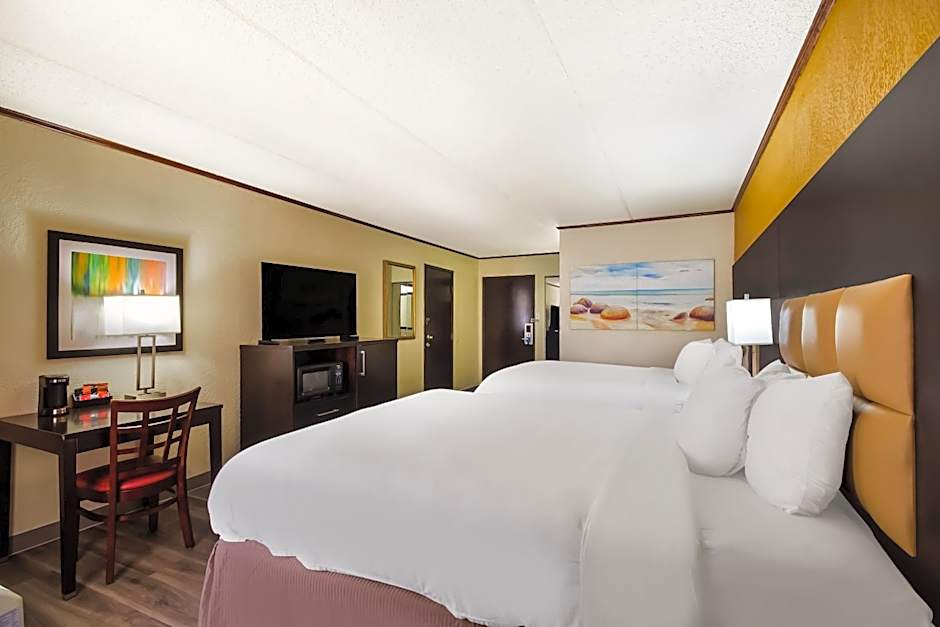 Clarion Pointe Lake Jackson - Clute