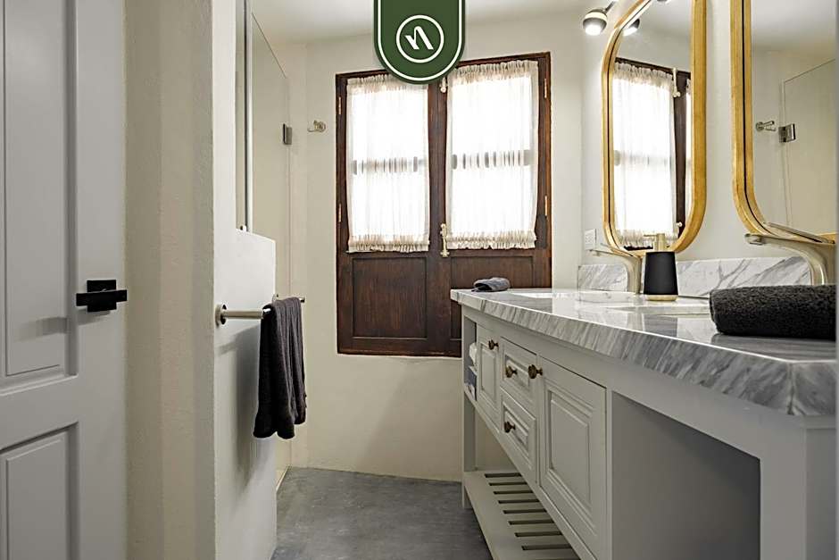 Amazing House in City Center - Rooftop - Skyline