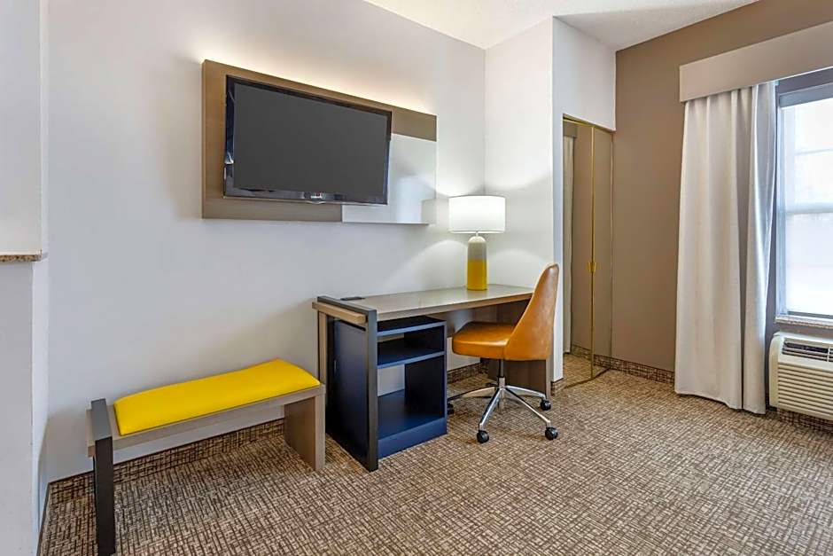 Comfort Suites East Brunswick - South River