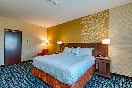 King Room with Adapted Tub - Mobility and Hearing Accessible