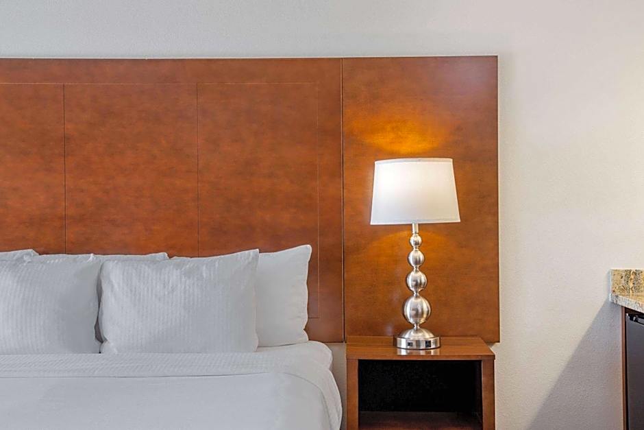 La Quinta Inn & Suites by Wyndham Hayward Oakland Airport