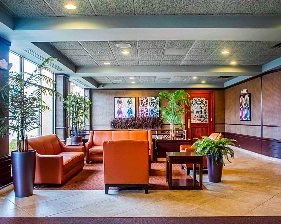 Quality Inn & Suites Riverfront