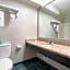 Days Inn & Suites by Wyndham Norton Shores/Muskegon