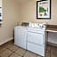 Travelodge by Wyndham Harbor City