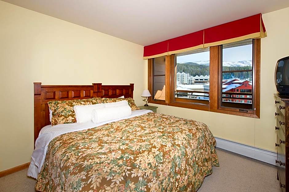 Zephyr Mountain Lodge