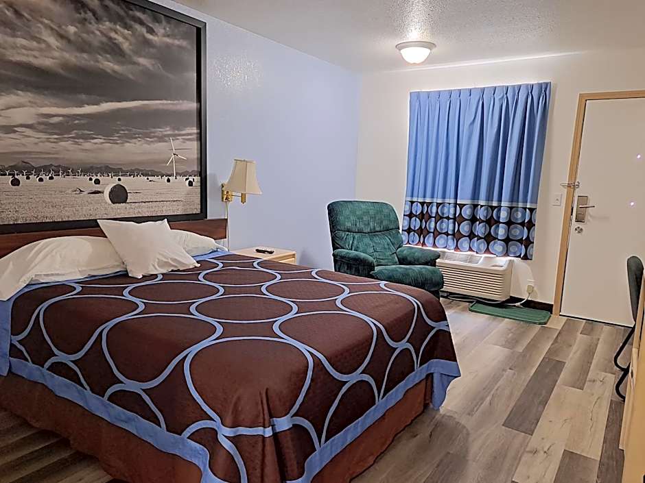 Super 8 by Wyndham Three Hills AB