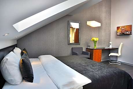 Deluxe Double Room with Extra Bed