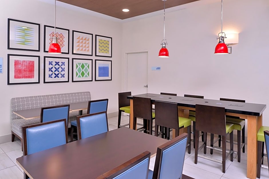 Holiday Inn Express Hotel & Suites Arcata/Eureka-Airport Area, an IHG Hotel