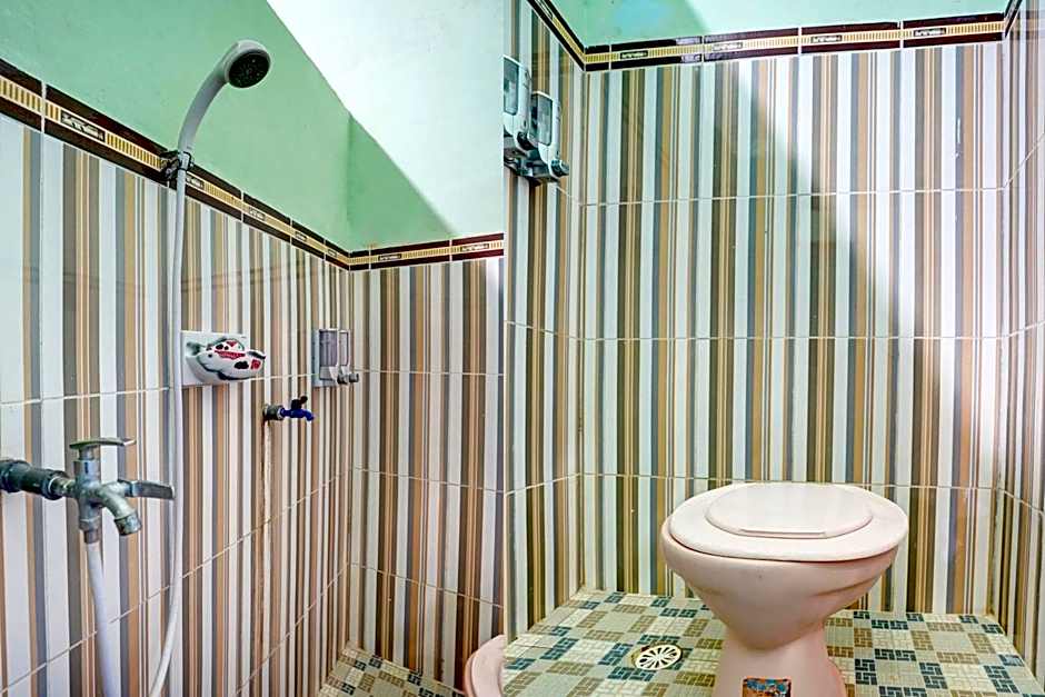 Collection O 92897 Hotel Intan Near Kantor Syahbandar Bawean