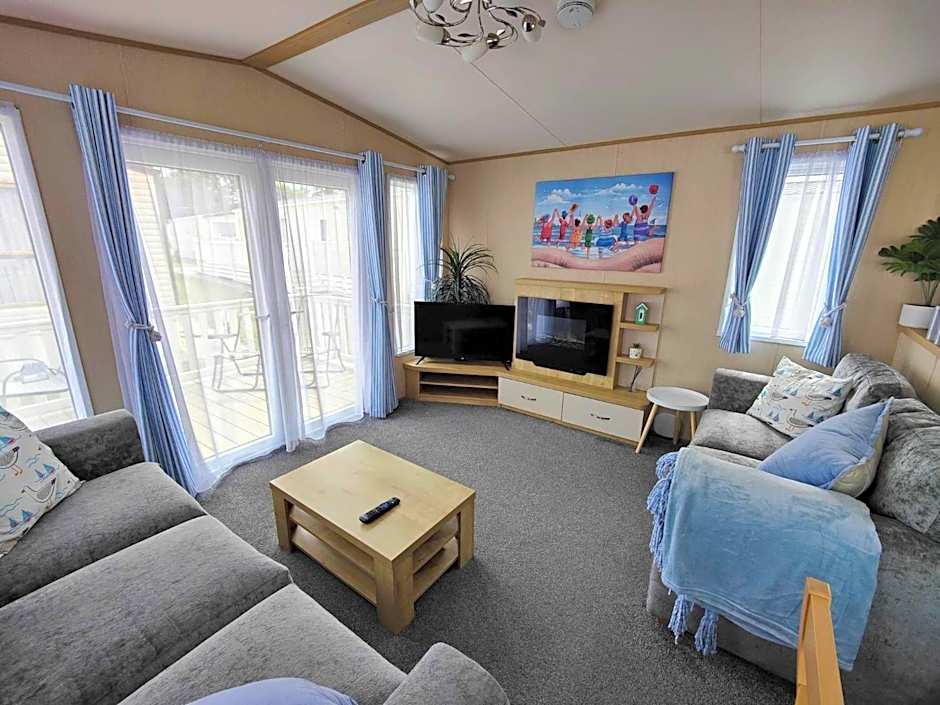 Premium Holiday Home in The New Forest at Hoburne Bashley - Leisure Passes Available to Purchase