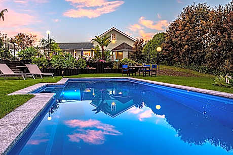 Ash Grove Boutique Motel