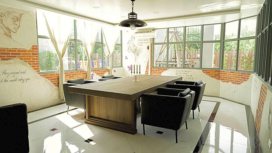 RQ Bangkok Sukhumvit 107 by Collection O