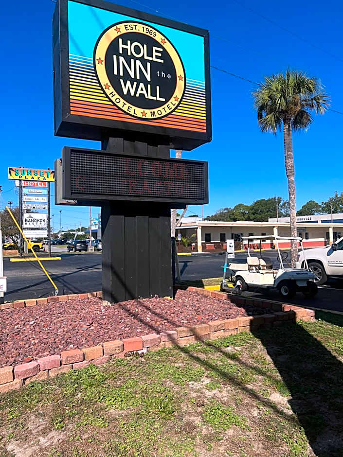 Hole Inn the Wall Hotel - Sunset Plaza - Fort Walton Beach