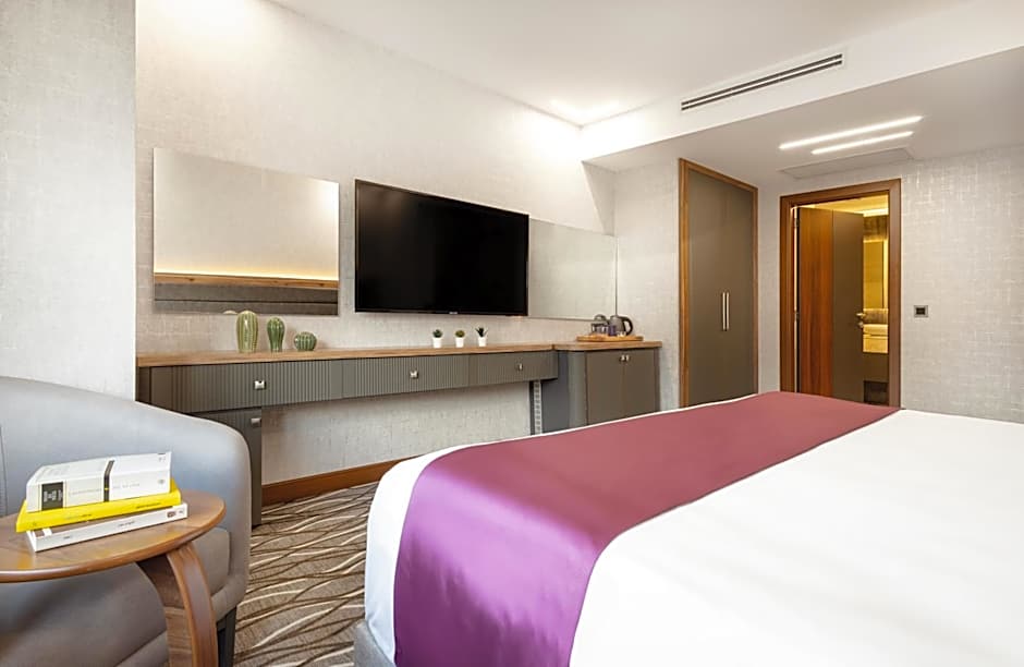 Lilium Hotel & Suites