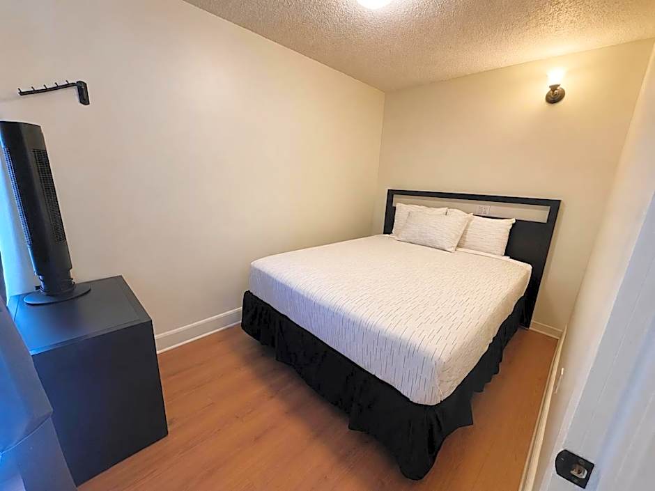 Photo 1 of 4 of Deluxe 1 Queen Bed Suite