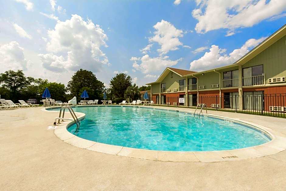 Howard Johnson by Wyndham Beaufort/Parris Island