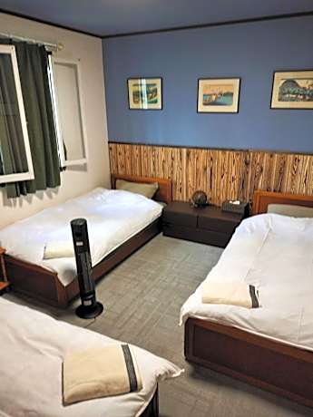 Economy Triple Room with Shared Bathroom