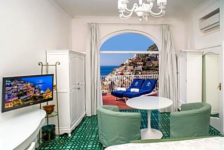 Two-Bedroom Apartment with Sea View